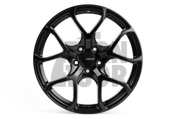 A01 Flow Formed Wheel 18 x 8.5 ET45 Gunmetal, Black or Silver APR