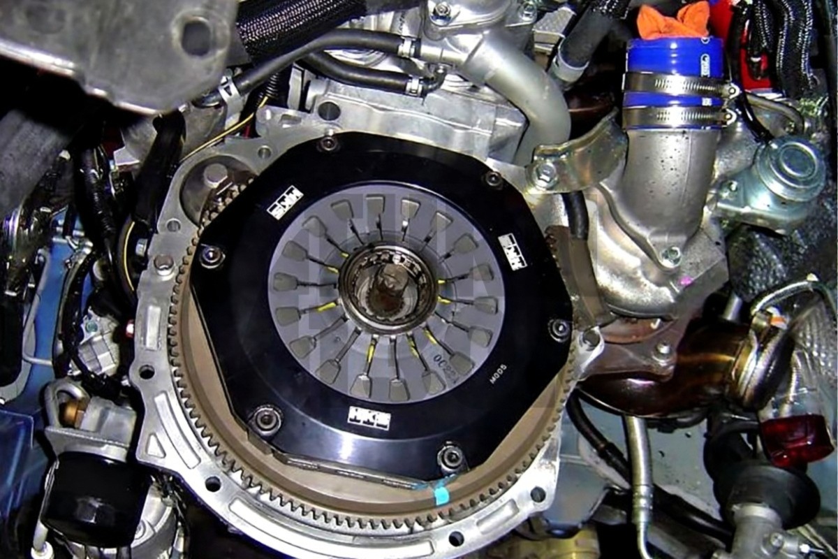 Kit embrayage et volant moteur HKS Light Action Mitsubishi Lancer Evo 10